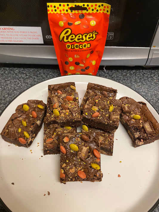 *NEW* 3 x Reese’s Pieces Peanut Butter Cup Brownies